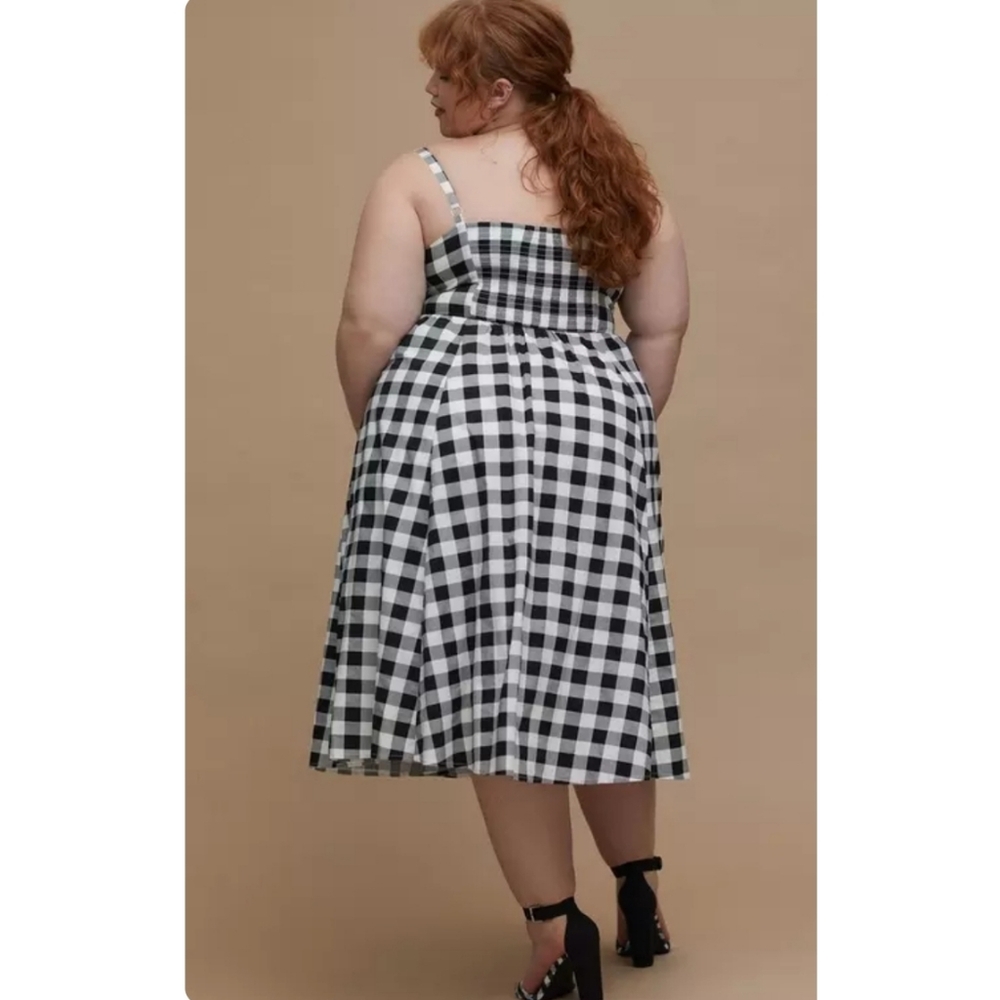 torrid | Midi Poplin Fit & Flare Dress - Picture 3 of 5
